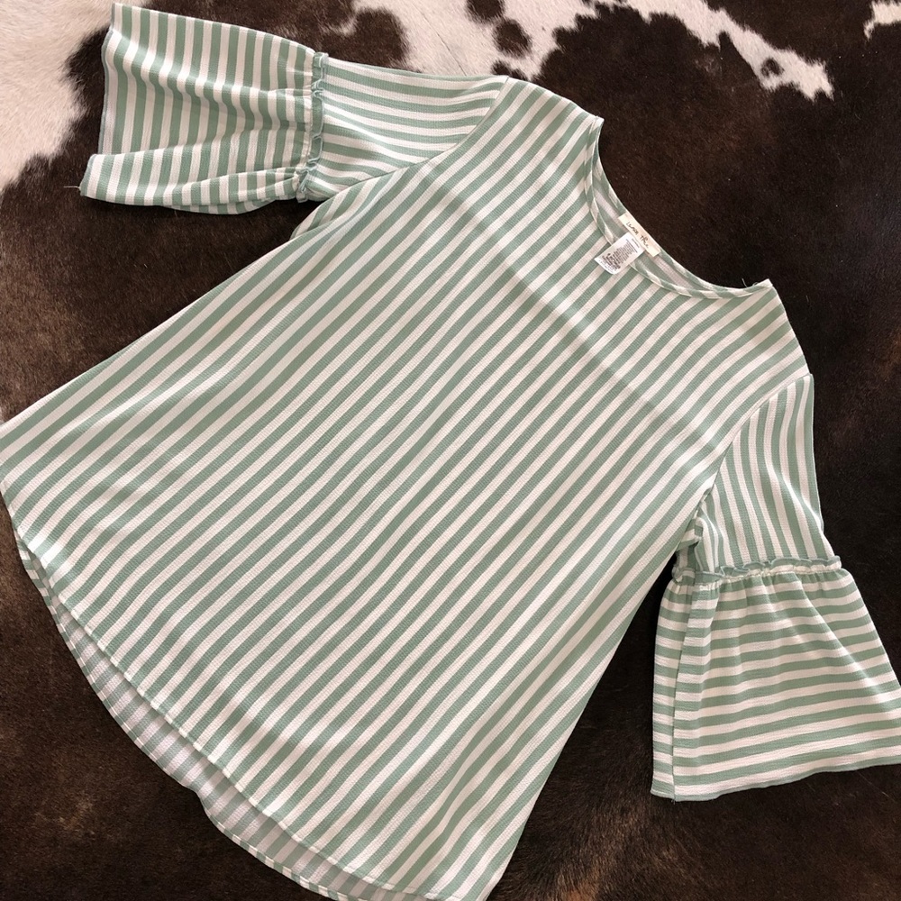 Mint green blouse!